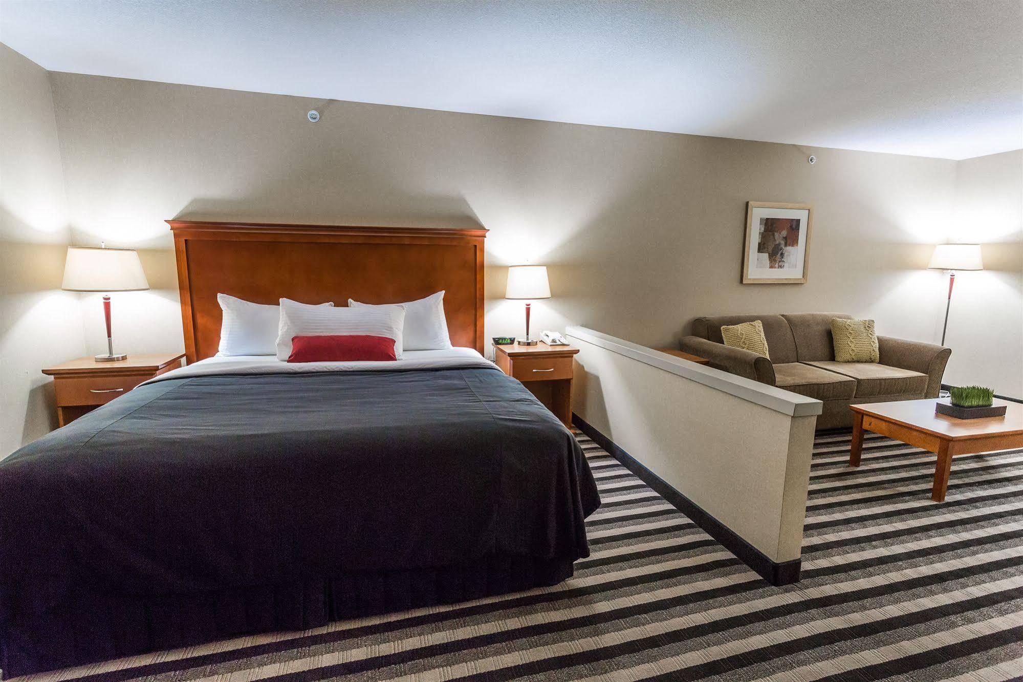 Days Inn & Suites By Wyndham Edmonton Airport Ледюк Екстер'єр фото