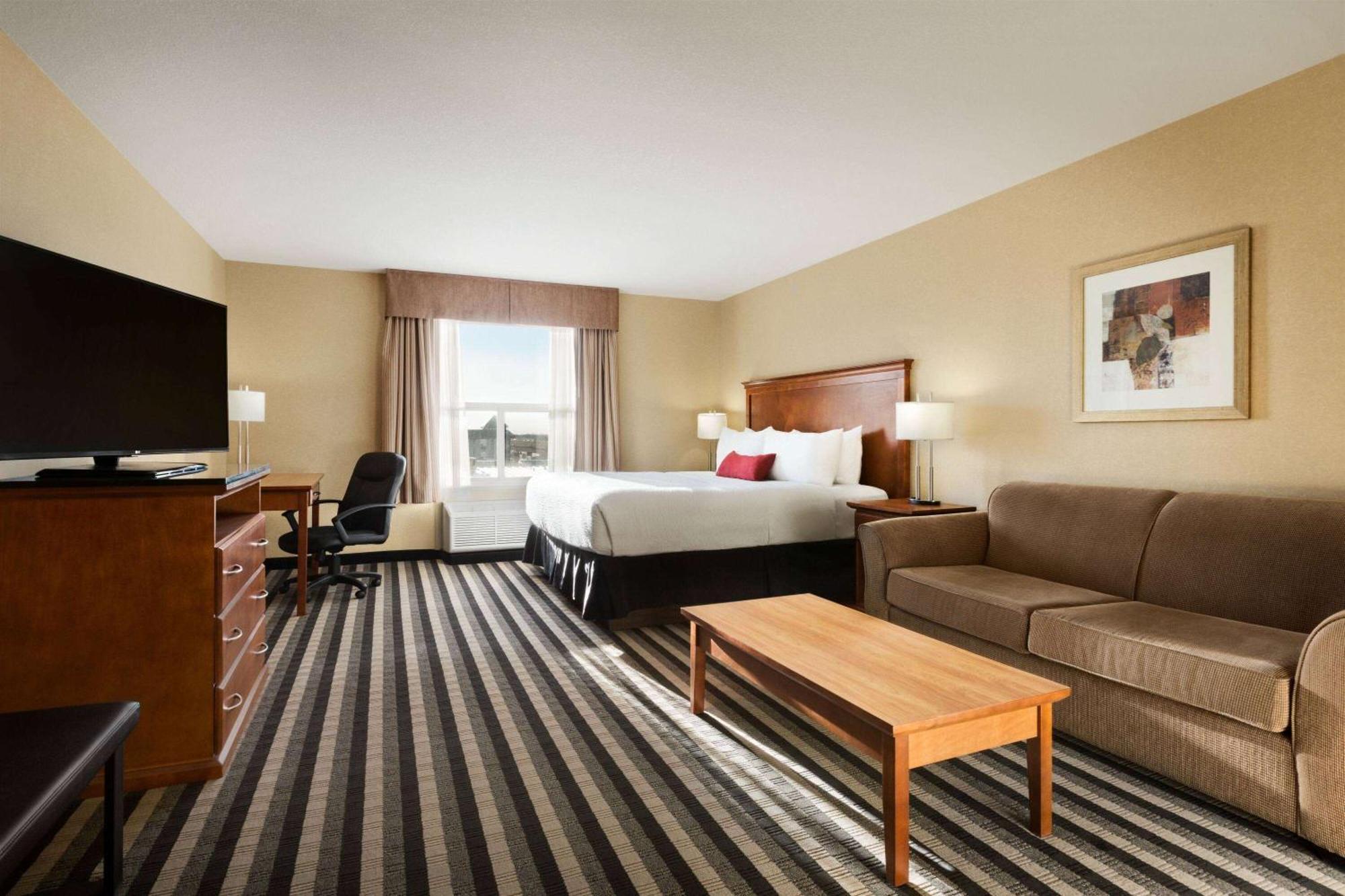 Days Inn & Suites By Wyndham Edmonton Airport Ледюк Екстер'єр фото