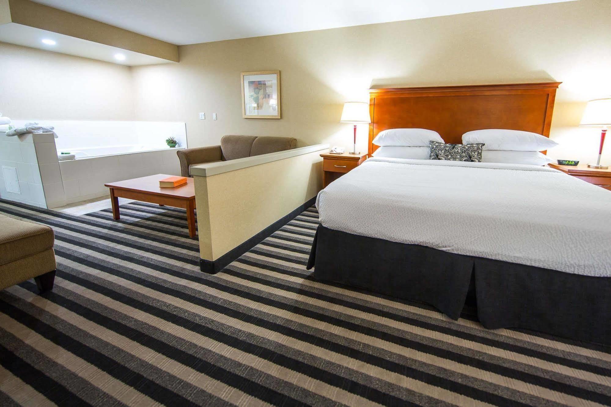 Days Inn & Suites By Wyndham Edmonton Airport Ледюк Екстер'єр фото